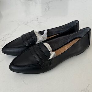 me too Black Leather Penny-Style Loafers for Women